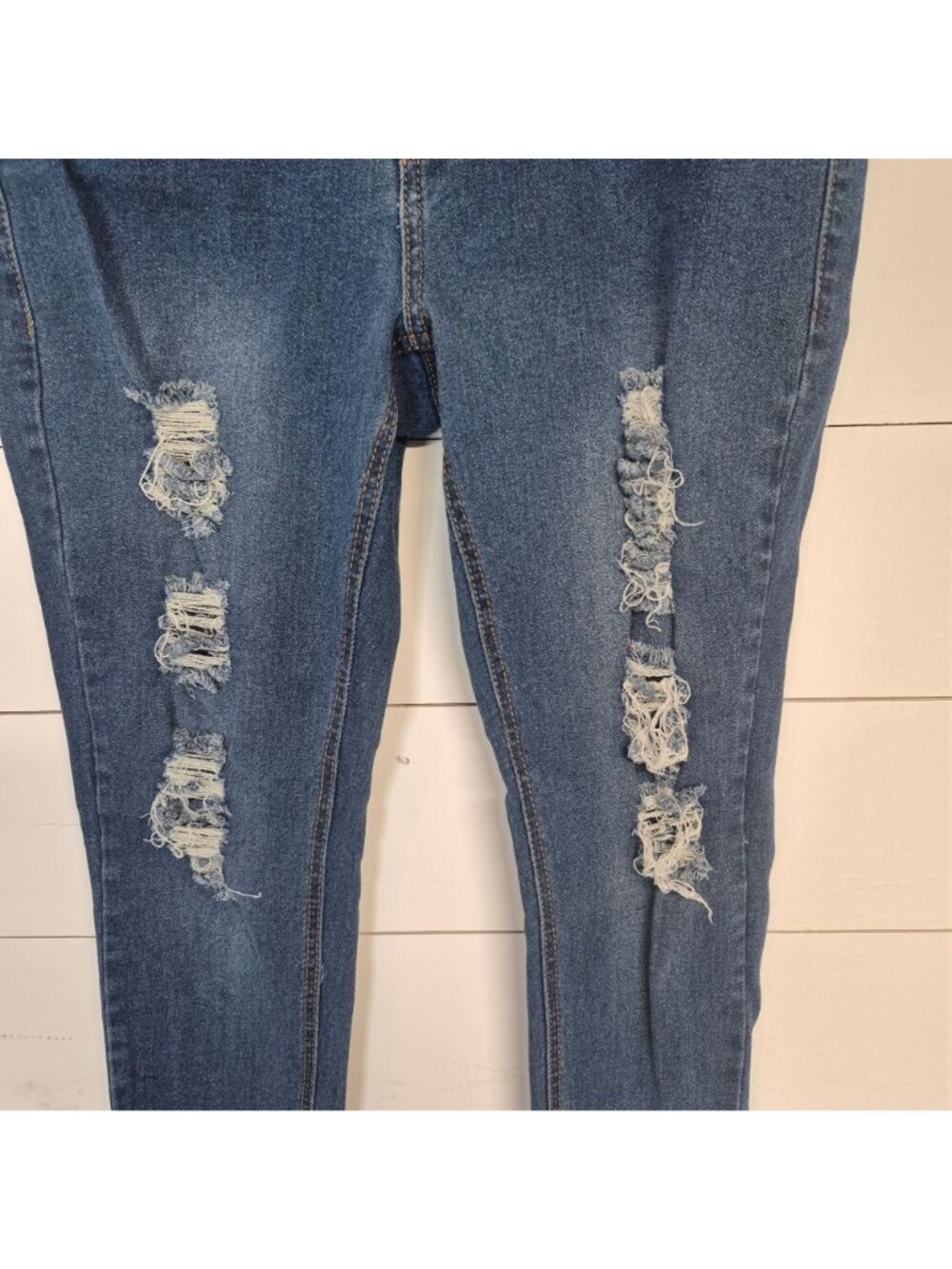 Best Quality Brand Distressed Skinny Fit Mid-Rise Blue Denim Jeans Size 9/M - Picture 2 of 8